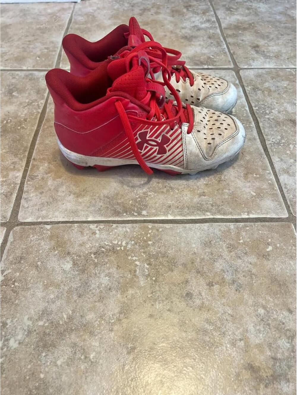 4Y Under Armour Baseball Cleats
